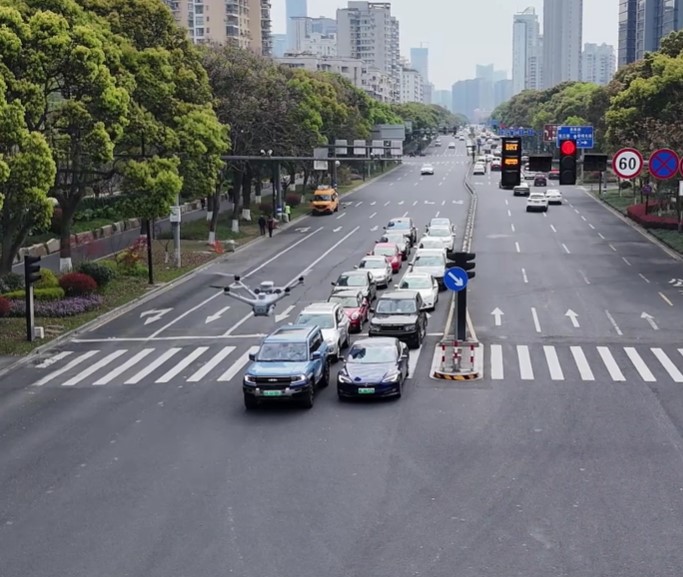 无人机指挥交通