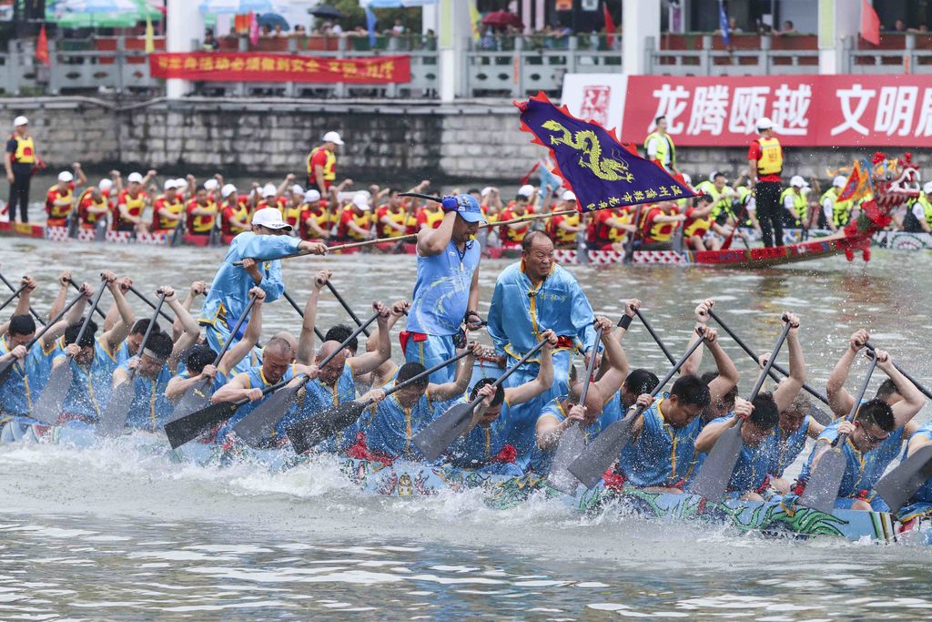 南塘赛龙舟（拍摄：苏巧匠 周树慧）