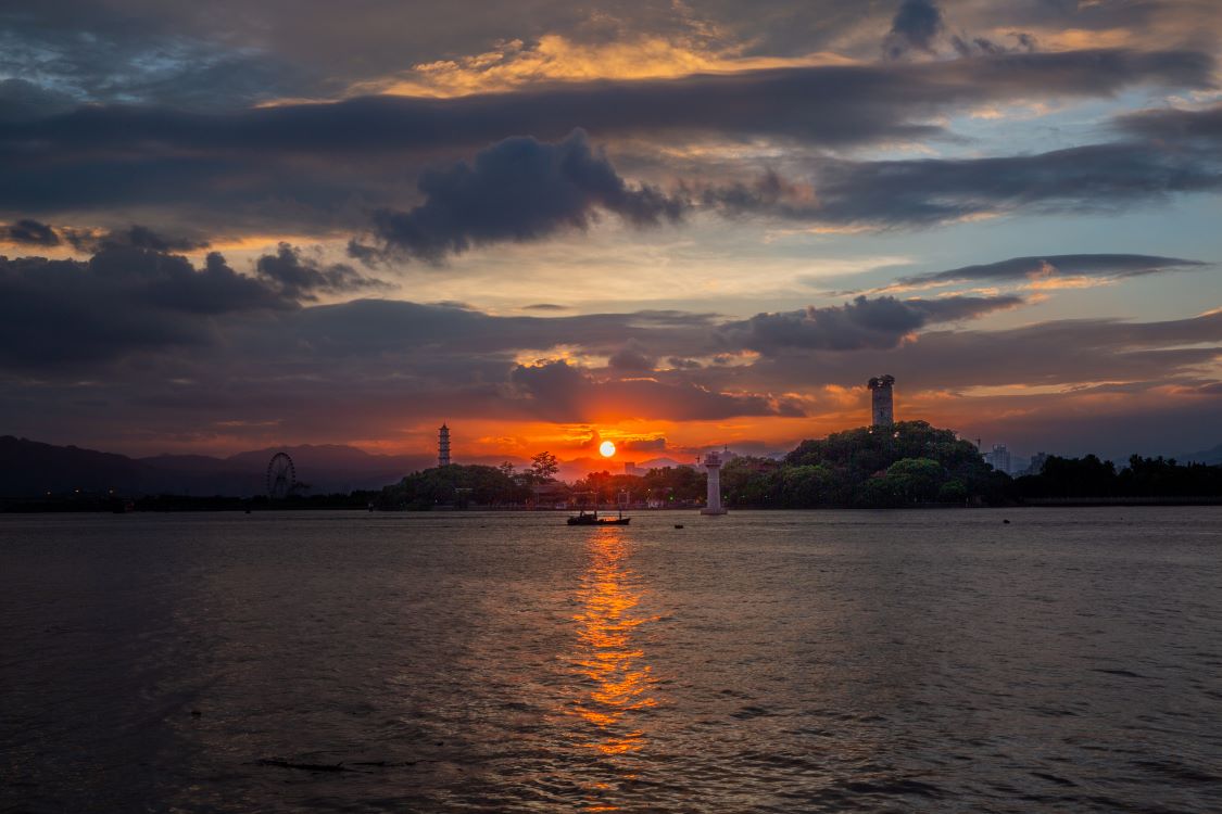 江心双塔 (拍摄：朱松生）